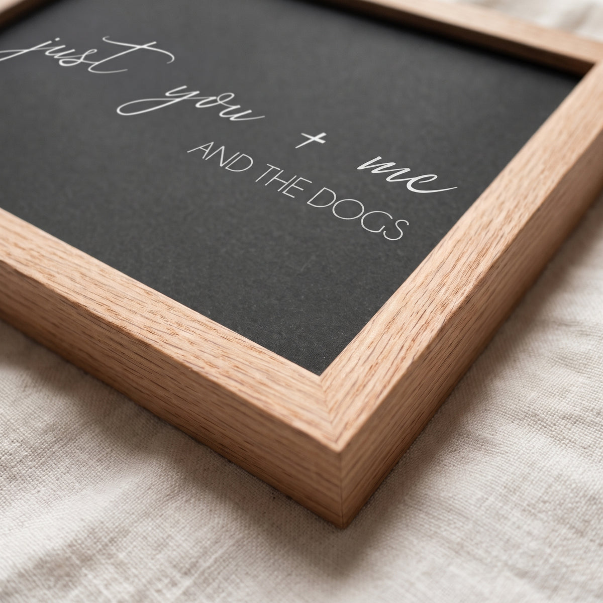 Close-up of the printed design and material. [ks Background=Charcoal; Style=Oak Frame; kind=closeup]